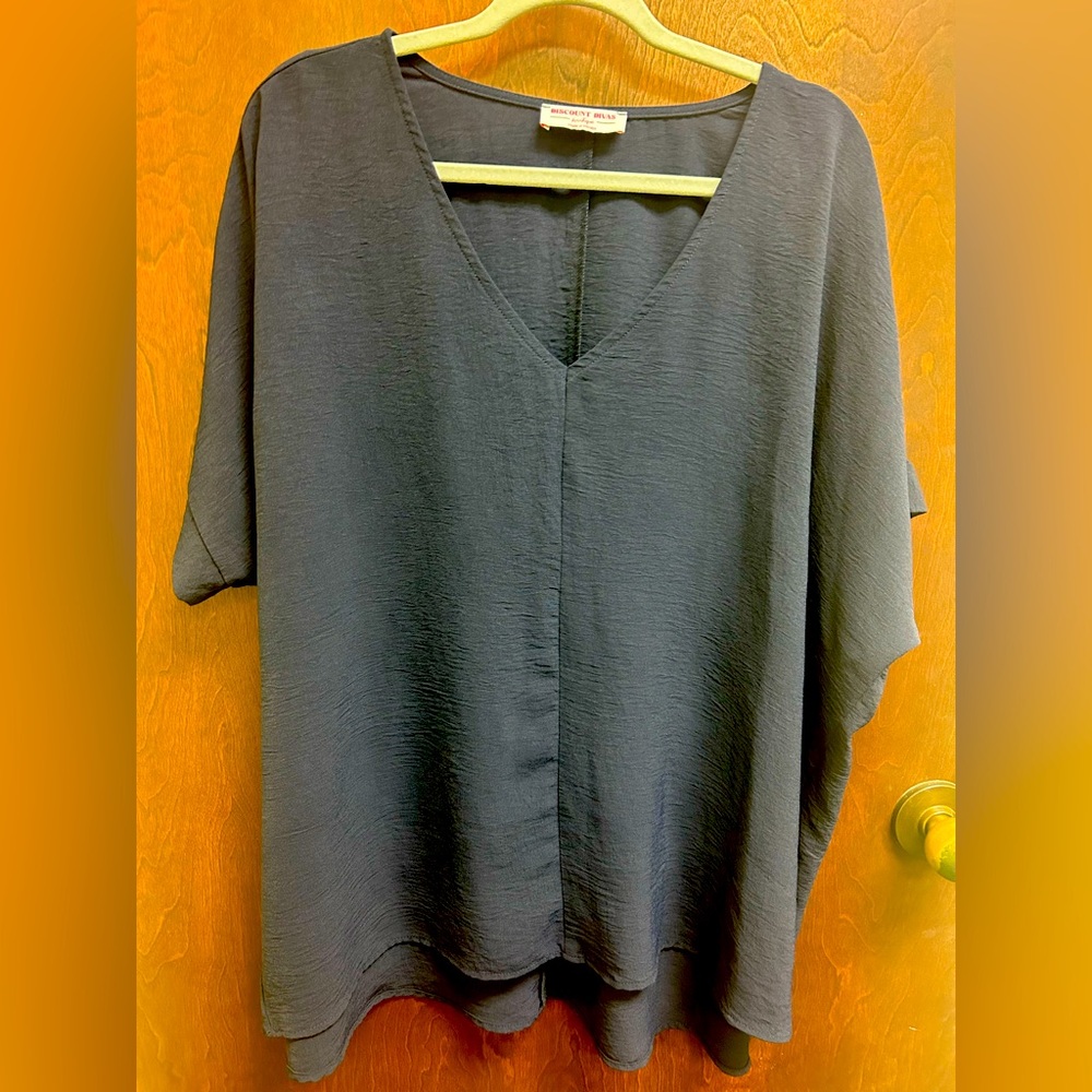 Discount Divas Boutique Navy Blue Airflow Top 1x